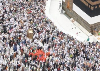 Keterujaan umat Islam seluruh dunia menunaikan umrah adalah antara yang mendorong kenaikan kos ibadat itu terutama selepas sempadan dibuka semula selepas ancaman Covid-19. – AFP