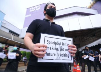 Malaysia bakal hilang sejuta pakar termasuk doktor perubatan yang berhijrah ke negara luar yang menawarkan gaji dan skim perkhidmatan lebih baik. UTUSAN/MOHD. SHAHJEHAN