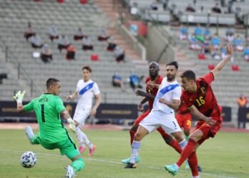 THORGAN Hazard meledak gol pembukaan Belgium ketika menentang Greece di Stadium Baudouin, Brussels semalam. - AFP