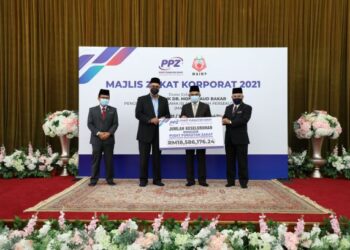 Majlis penyerahan zakat perniagaan oleh syarikat-syarikat korporat kepada PPZ-MAIWP di Masjid Negara, Kuala Lumpur, semalam.