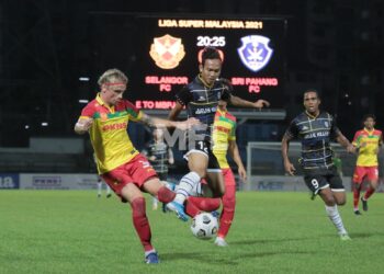 OLIVEr  Buff meledak dua gol ketika membantu Selangor menewaskan Sri Pahang 3-1 hari ini.