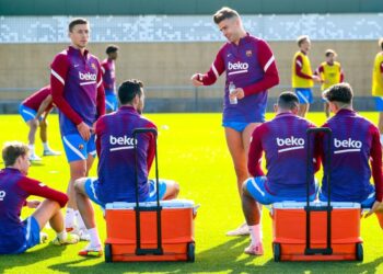 PEMAIN Barcelona menjalani latihan akhir semalam menjelang pertembungan El Clasico menentang Real Madrid di Camp Nou hari ini.