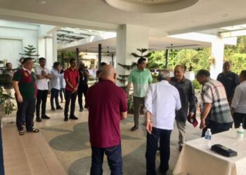 HAJIJI Noor bersama pemimpin politik Sabah ketika mengadakan perjumpaan di  kediaman rasmi Ketua Menteri di Sri Gaya Kota Kinabalu, Sabah, kelmarin.