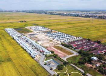 Projek taman perumahan yang sedang dibina oleh pemaju di atas tapak sawah padi di Simpang Empat, Alor Setar, Kedah. – UTUSAN/SHAHIR NOORDIN