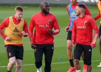 PEMAIN Belgium (dari kiri), Kevin De Bruyne, Romelu Lukaku dan Eden Hazard menjalani latihan di  Tubize, Belgium kelmarin dalam persiapan menghadapi Perancis pada separuh akhir Liga Negara-Negara Eropah esok. – AFP