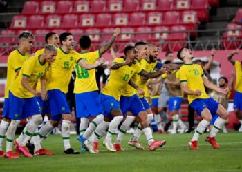 BRAZIL mengesahkan tempat ke perlawanan akhir penentuan pingat emas Sukan Olimpik Tokyo 2020 dalam acara bola sepak selepas menewaskan Mexico 4-1 menerusi penentuan sepakan penalti di Stadium  Ibaraki Kashima, hari ini.-AFP