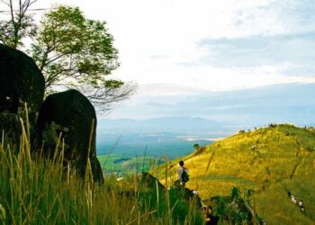 Bukit Broga antara lokasi aktiviti pendakian  di Selangor.-GAMBAR HIASAN