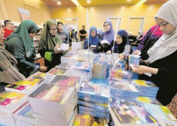 PENUTUPAN kedai buku rangkaian akibat pandemik Covid-19 memberi kesan kepada penerbit buku. - GAMBAR HIASAN