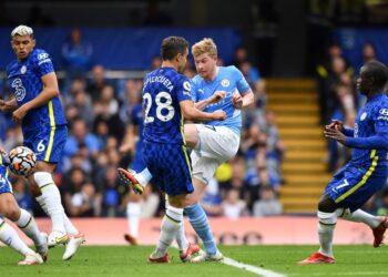 AKSI bintang Manchester City Kevin De Bruyne bakal mencuri tumpuan dalam pertembungan menentang Chelsea malam ini.-AFP