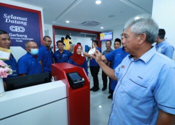 ZAZALI Haron melawat Coopbank Pertama Cawangan Tawau di Kubota Square Tawau, Sabah.