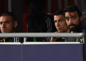 CRISTIANO Ronaldo (dua dari kanan) menonton perlawanan dari bangku simpanan ketika menentang Bologna pada hari terakhir Serie A pagi tadi. - AFP