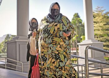 SITI Bainun Abd. Razali ketika hadir di Kompleks Mahkamah Kuala Lumpur bagi menghadiri sambungan perbicaraan pertuduhan dihadapinya melibatkan pengabaian seorang remaja perempuan Sindrom Down berusia 13 tahun. - UTUSAN/ FAIZ ALIF AHMAD ZUBIR