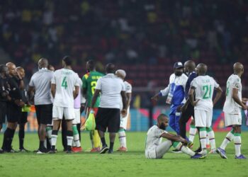 REAKSI pemain Comoros selepas tewas kepada Cameroon dalam pusingan 16 fakhir Afcon di Stadium Olembe, Yaounde pagi tadi. - AFP