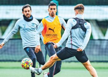 PEMAIN Manchester City menjalani latihan di Akademi Bola Sepak City, Manchester kelmarin dalam persiapan menghadapi Everton pada perlawanan Liga Perdana Inggeris hari ini.