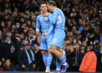 JACK Grealish (kanan) dan Phil Foden disisihkan dalam pertemuan menentang Newcastle United, Ahad lalu kerana menunjukkan tingkah laku tidak bagus.