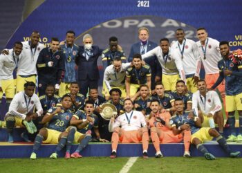 PEMAIN Colombia meraikan kejayaan menduduki tangga ketiga Copa America selepas menewaskan Peru di Stadium Mane Garrincha, Brasilia hari ini. - AFP