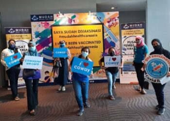 Kakitangan Coway yang telah menerima vaksin
mereka di
Pusat Pameran dan Perdagangan Antarabangsa Malaysia (MITEC), baru-baru ini. - GAMBAR COWAY MALAYSIA