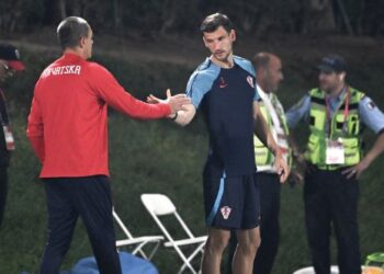 BORNA Barisic (kanan) ketika menjalani latihan bersama pasukan Croatia pada kempen Piala Dunia 2022 di Al Erssal, Doha.