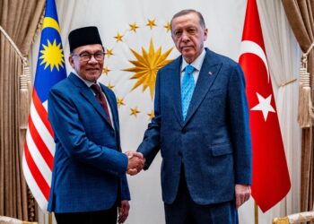 ANWAR Ibrahim ketika bertemu dengan  Recep Tayyip Erdogan di Kompleks Presiden Turkiye di di Ankara, Turkiye pada 15 Februari lalu.