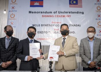 MAJLIS menandatangani dan pertukaran memorandum perjanjian antara MCLS Synergy dan Exzito Global di Kuala Lumpur, Jumaat lalu. – UTUSAN/ FAIZ ALIF AHMAD ZUBIR