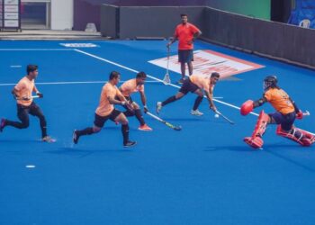 PEMAIN Malaysia menjalani latihan akhir di Stadium Kalinga, Bhubaneswar, India semalam dalam persiapan menghadapi Sepanyol untuk memburu tiket suku akhir Piala Dunia 2023. – MINGGUAN/FARIZ RUSADIO