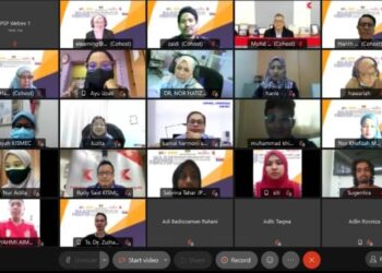 HARITH Fadzilah Abd. Khalid (atas, kanan) ketika menyertai majlis penutup kursus CCNA di bawah Penjana KPT-CAP yang diadakan secara online menerusi aplikasi Webex, baru-baru ini.