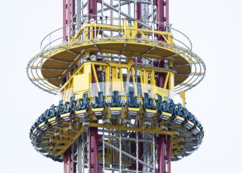 TIRE SAMPSON maut ketika menaiki tunggangan Orlando Free Fall setinggi 131 meter.-AGENSI