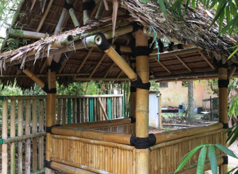 Contoh binaan gazebo yang diperbuat daripada buluh di Resort Tadom Hill, Banting, Selangor.