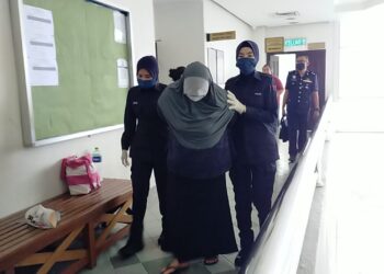 NORAINI Yusof (tengah) dijatuhi hukuman penjara lapan tahun selepas dia mengaku bersalah atas pertuduhan pilihan dan kedua memiliki dadah di Mahkamah Tinggi Shah Alam, Selangor hari ini.