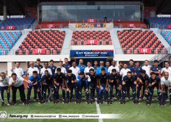 MALAYSIA turun dengan misi memburu tiga mata pertama apabila menentang Kemboja dalam aksi pembukaan Piala AFF di Stadium Bishan, Singapura hari ini.