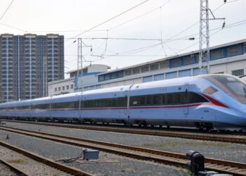 GERABAK kereta api dari China yang akan digunakan bagi projek HSR Thailand menghubungkan tiga lapangan antarabangsa utama, Don Mueang, Suvarnabhumi dan U-Tapao yang akan bermula Oktober ini dan dijangka siap pada 2025. - MEDIA SOSIAL