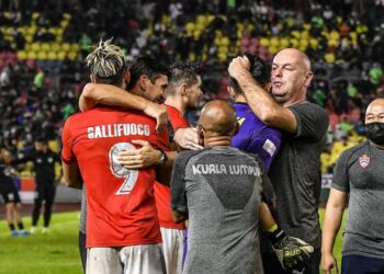 BOJAN Hodak (dua, kanan) membawa KL City muncul juara Piala Malaysia tahun lalu.