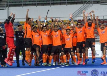 PEMAIN UniKL meraikan kejayaan muncul juara Liga Hoki Malaysia selepas menewaskan Maybank 1-0 di Bukit Jalil hari ini.