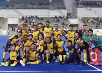 PEMAIN dan pegawai pasukan hoki Perak akan menerima imbuhan RM5,000 kerana muncul juara Piala Tun Razak 2022.-IHSAN Arena Hoki Malaysia