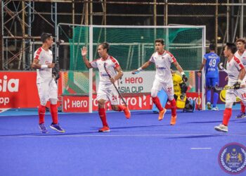 PEMAIN Malaysia meraikan jaringan Razie Abd. Rahim (kiri) ketika menentang India pada aksi Super 4 Piala Asia hari ini di Jakarta hari ini. - IHSAN MHC