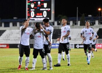 PEMAIN Terengganu FC II meraikan jaringan Amirul Syazwan Nor Azmi ketika bertemu Kuching City di Kuala Terengganu sebentar tadi.