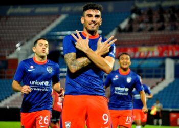 FERNANDO Rodriguez mampu pemusnah jika gagal dirantai.