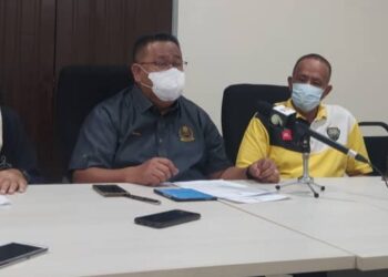 MOHD. Sumali Reduan (dua dari kiri) dalam sidang akhbar selepas Mesyuarat Khas Jawatankuasa Tertinggi PSM di Ipoh hari ini. - UTUSAN