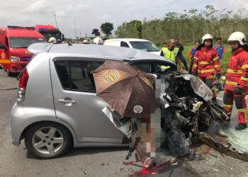 SEORANG peneroka maut dalam kemalangan melibatkan tiga kenderaan berhampiran pejabat Lembaga Getah Malaysia, Jalan Kota Tinggi-Mawai, Kota Tinggi.