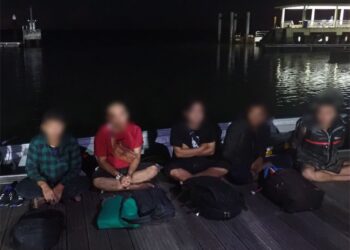 LIMA PATI warganegara Indonesia ditahan selepas disyaki memasuki perairan negara Tanjung Bulat, Kota Tinggi.