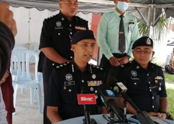 RAIZ MUKHLIZ AZMAN AZIZ ditemui media di pekarangan Jabatan Forensik HPSF Muar.