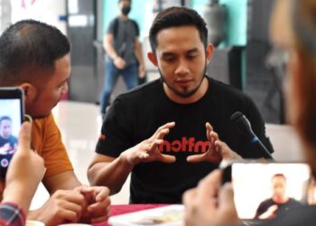 Fizi Ali kini menyertai Hot FM sebagai penyampai radio.