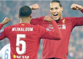 MASA depan Georginio Wijnaldum dan Virgil van Dijk akan menjadi persoalan besar di Liverpool.