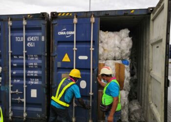 DUA buah kontena dari Amerika Syarikat yang tiba di Pelabuhan Klang, Selangor Sabtu lalu disahkan sebagai barang dagangan HS3915 iaitu sisa plastik jenis Polyethylene.