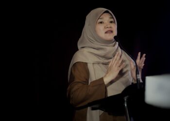 FADHLINA Sidek sewaktu berucap pada program Jerayawara Pendidikan Madani Peringkat Negeri Sembilan di Seremban hari ini.-UTUSAN/MOHD. SHAHJEHAN MAAMIN.