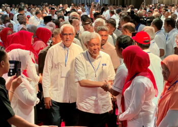 AHMAD Zahid Hamidi hadir merasmikan Konvensyen Negeri 2023 anjuran Majlis Pimpinan Perpaduan Kedah di Alor Setar. -UTUSAN/JAMLIAH ABDULLAH