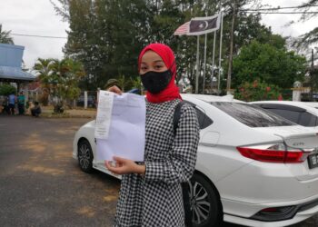 AFIFIE Laila Abdullah dijatuhkan hukuman denda RM400 kerana menunggang motosikal Yamaha RXZ yang tidak memiliki nombor pendaftaran di Mahkamah Majistret Dungun, Terengganu. - UTUSAN/NIK NUR IZZATUL HAZWANI NIK ADNAN