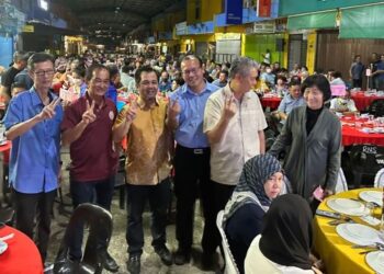 LEBIH 500 orang komuniti Cina hadir dalam program ramah mesra dengan calon BN Parlimen Tenom, Jamawi Jaafar, malam tadi.