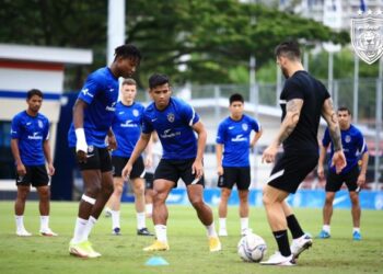 PEMAIN JDT melakukan persiapan akhir di Johor, semalam sebelum melayani kunjungan Kedah dalam suku akhir kedua Piala Malaysia di Stadium Sultan Ibrahim, malam ini. – IHSAN JOHOR SOUTHER TIGERS