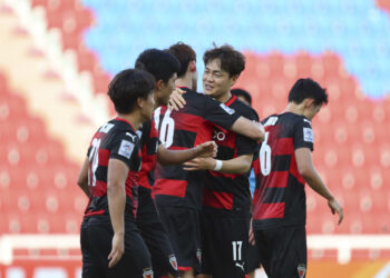 PEMAIN Pohang Steelers meraikan kejayaan menumpaskan JDT 2-0 di Stadium Rajamangala, Bangkok hari ini. - IHSAN AFC